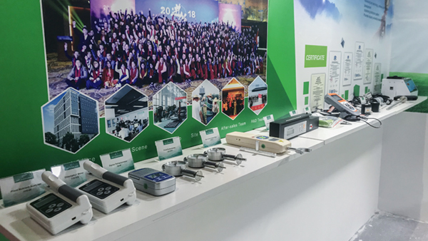 ������ũǰ�ص�ũҵ�����豸����ϰ�ʵ��չ�ֳ�