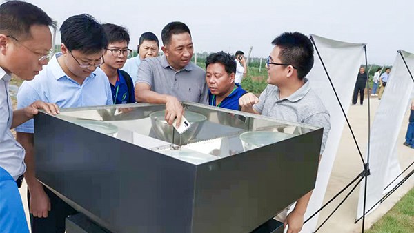 Óë»áÈËÔ±¾Í¸ß¿Õ²â±¨µÆÕ¹¿ªÌ½ÌÖ