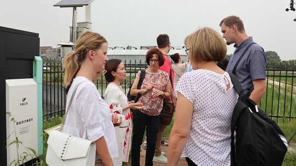 研修班一行在现代农业产业园现场观摩2