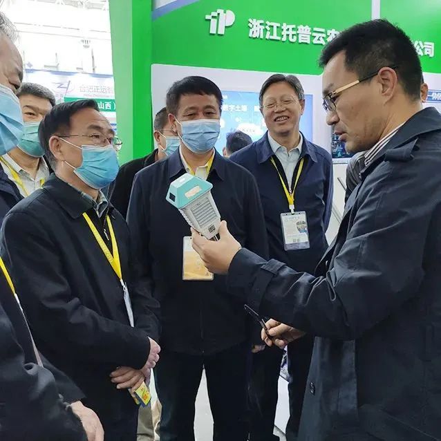 ���������³���κ�������Ρ��������᳤һ�н������ұ�